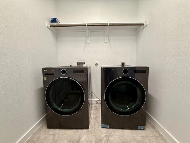 Building Photo - 6410 Velvet Leaf Ln