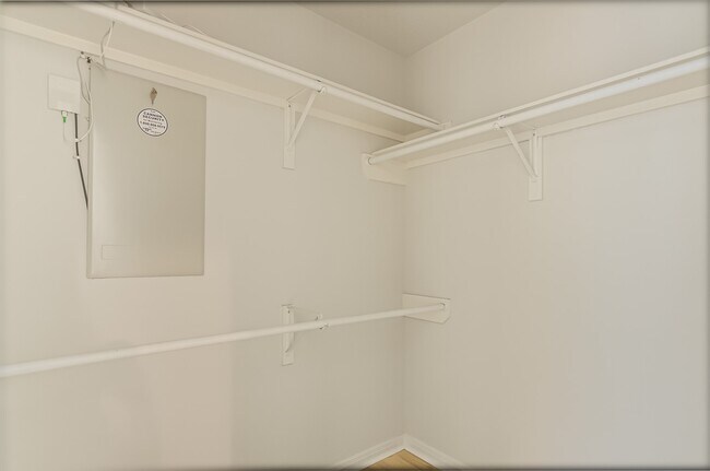Building Photo - 71 N Queenscliff Cir