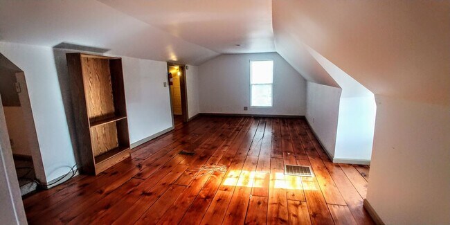 Building Photo - 2-Bed House | Linwood-Mt. Lookout | Available NOW!