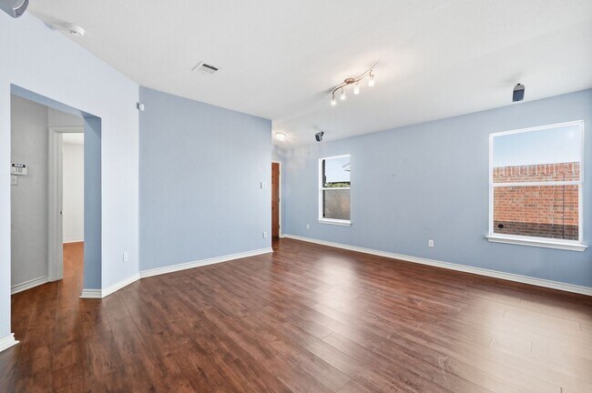 Building Photo - 920 Coronation Way