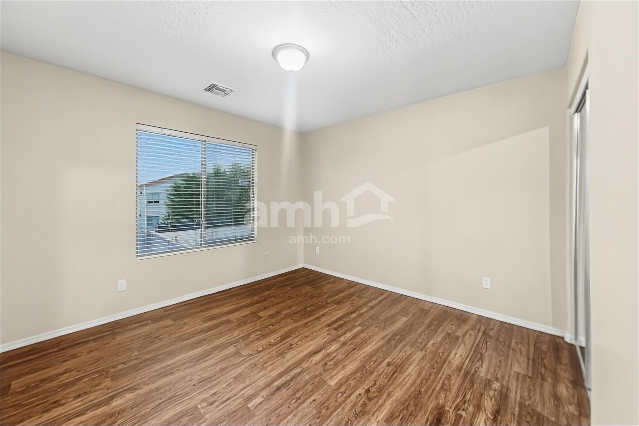 Building Photo - 1593 E Megan Dr