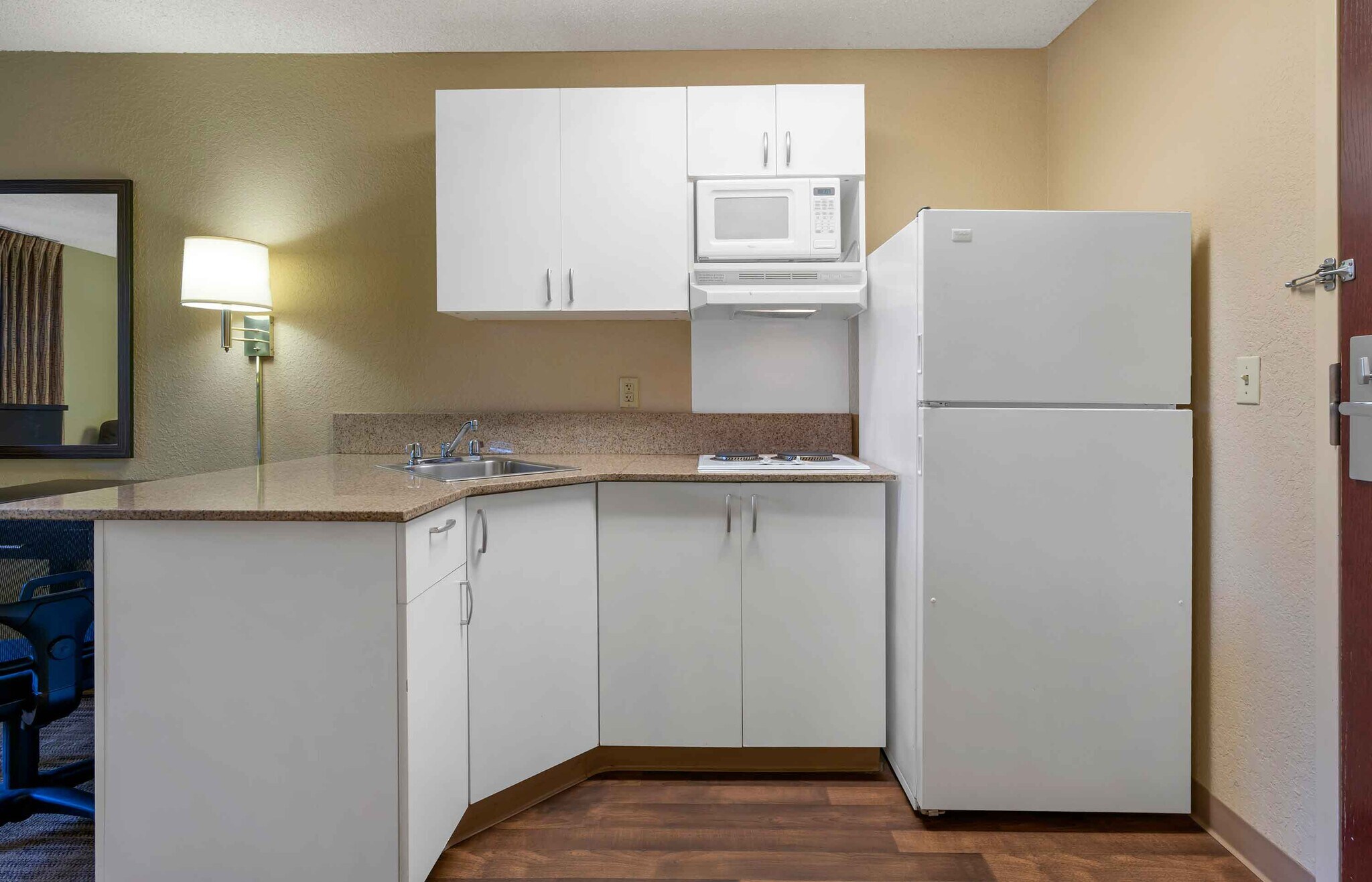 Building Photo - Furnished Studio-Santa Rosa - North