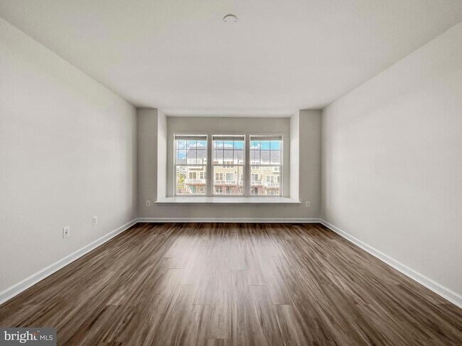 Building Photo - 439 Foxglove Way