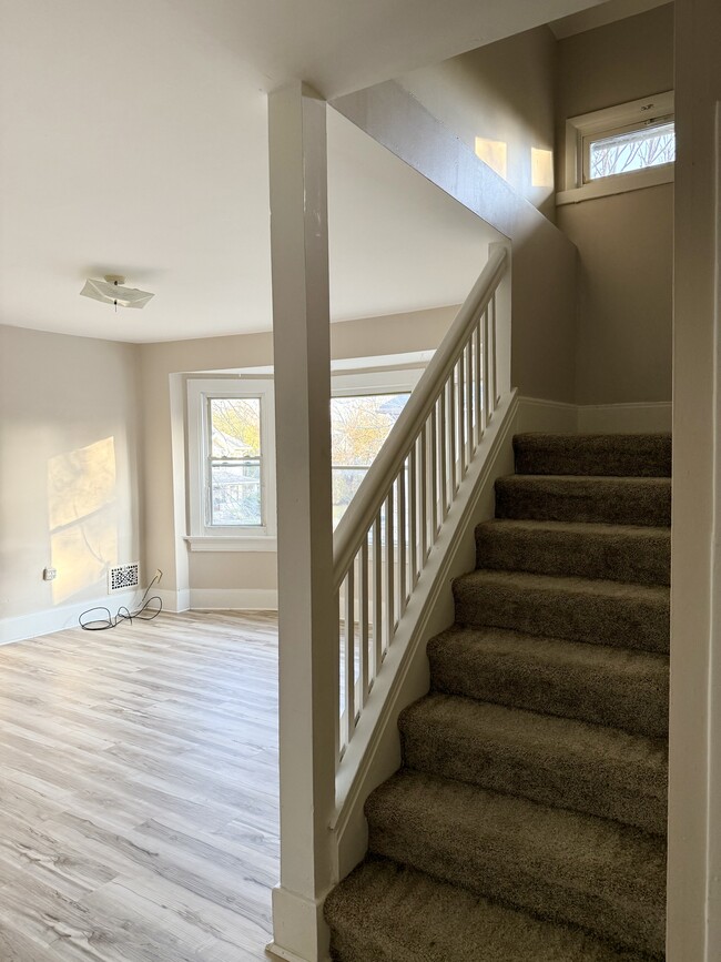 Building Photo - 541 Grafton Ave