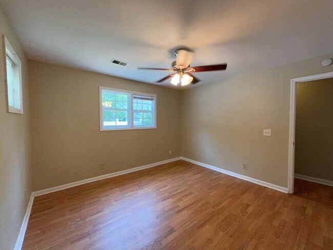 Building Photo - 1367 Fort Johnson Rd