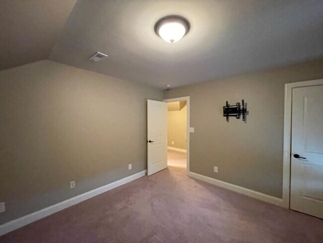 Building Photo - 3725 Nether Ridge Rd