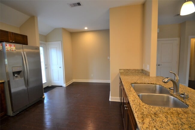 Building Photo - 278 Debbie Ln
