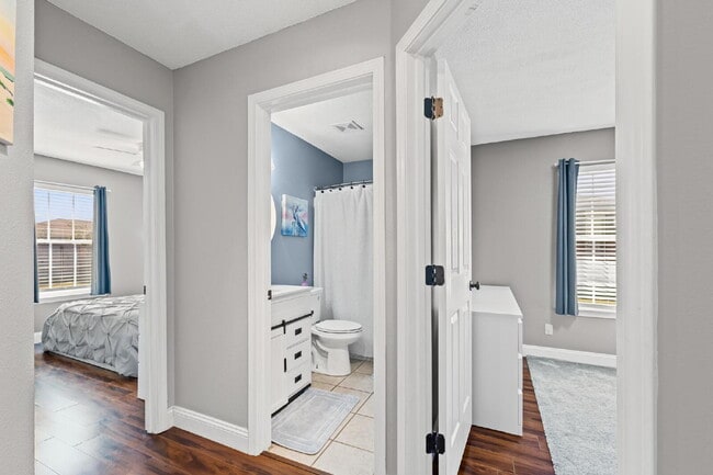 Building Photo - Pet Friendly 3-bedroom, 2-bath brick home with an office in southwest Pensacola