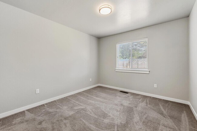 Building Photo - 2662 W Jayton Dr
