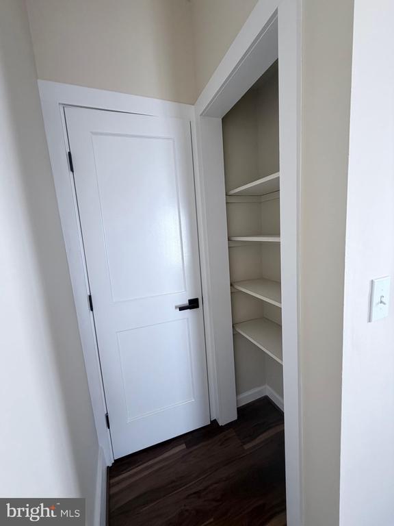 Building Photo - 216 S Henry St