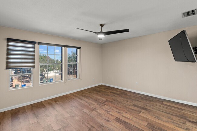 Building Photo - 2106 Mallorca Dr
