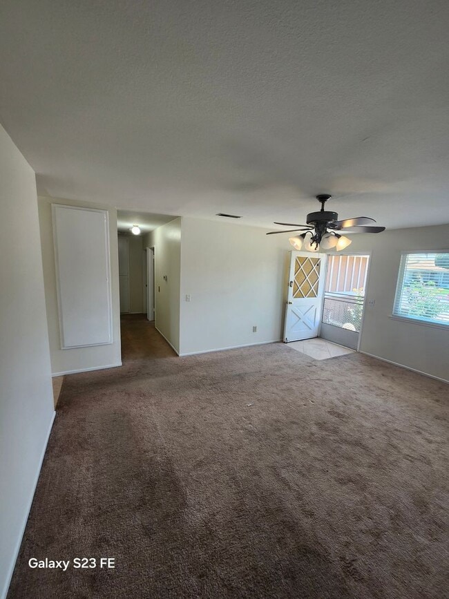Building Photo - Single-Story home in Chino ready for you to move right in!