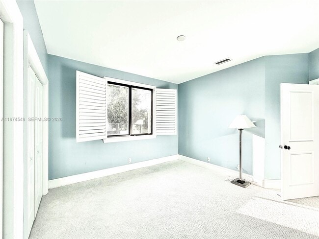 Building Photo - 400 Alexandra Cir