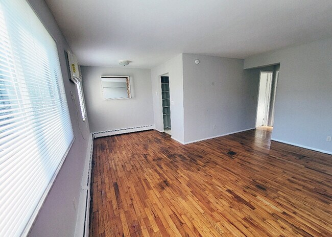 Be 860 A-4 Living Room - Beecher Flats