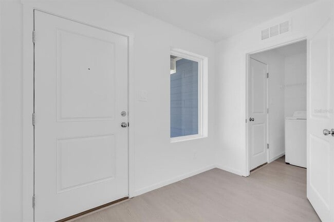 Building Photo - 5540 Sapote Ct