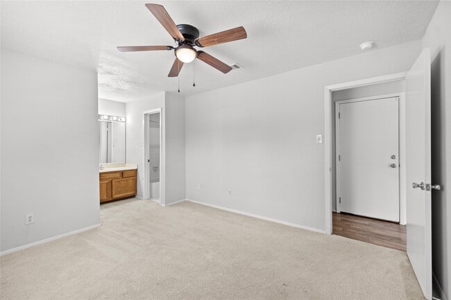 Building Photo - 10219 Staghill Dr