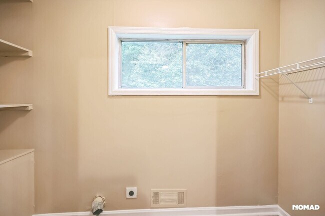 Building Photo - 1461 Centra Villa Dr SW