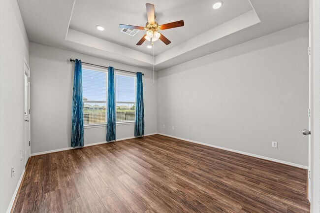 Building Photo - 40219 S Hill Pass