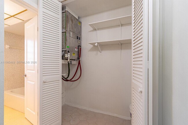 Building Photo - 700 Layne Blvd