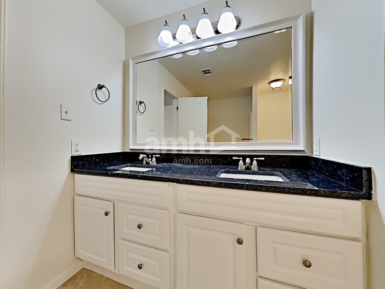 Building Photo - 2738 Springstone Dr