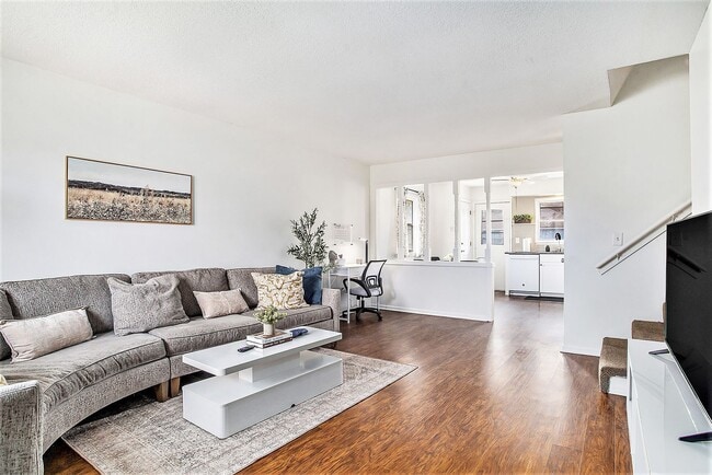 Building Photo - Coming Soon - Fully Furnished 3-Bed, 2-Bat...