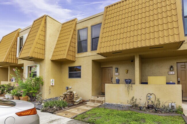 Building Photo - 9119 Limetree Ln