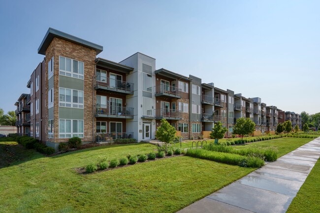 Building Photo - Boulder View