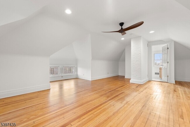 Building Photo - 39 Walnut St