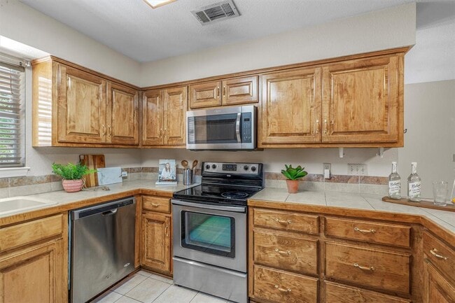 Building Photo - 27 Deer Ridge Rd