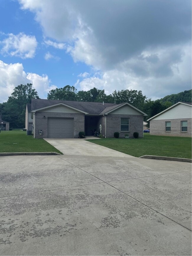 Building Photo - 3 BR