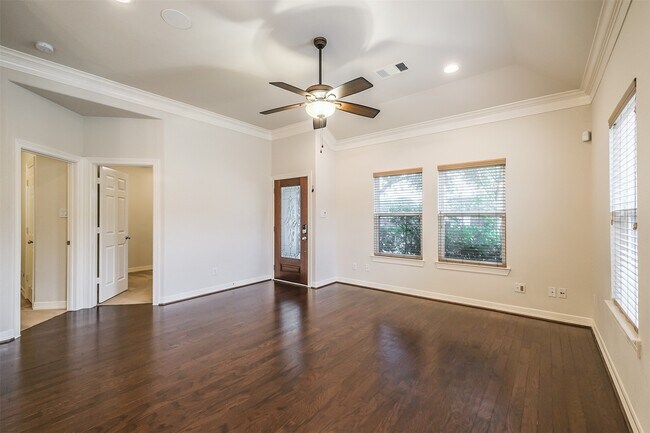 Building Photo - 3521 Clearview Cir