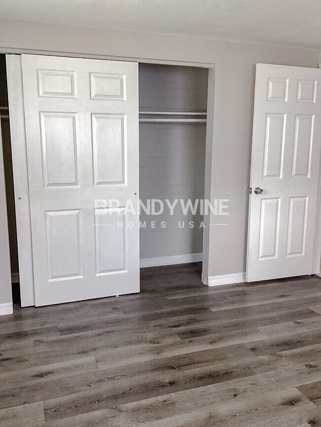 Building Photo - 7317 Oak Crest Dr