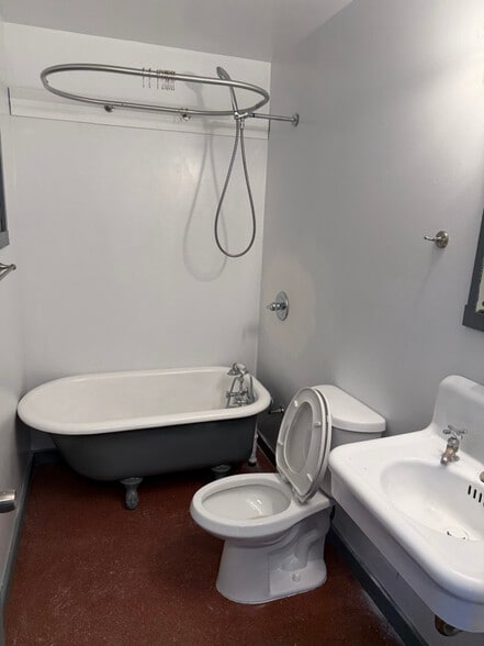 Building Photo - 16401 Hwy 99