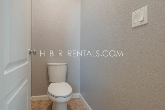 Building Photo - Questa Village: Spacious 3-Bedroom Retreat...