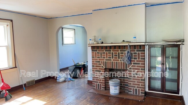 Building Photo - 93 Briggs St