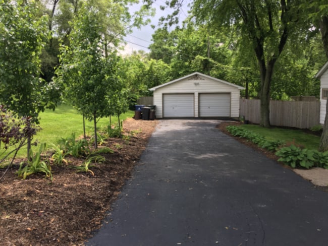 Building Photo - 634 E 5th Ave