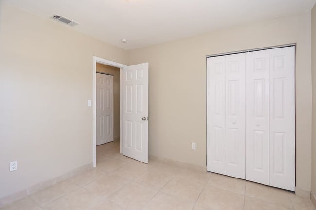 Building Photo - 3341 W Park Rd