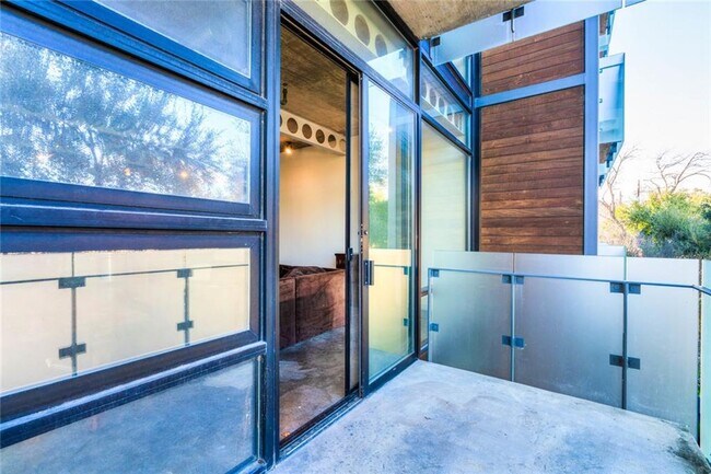 Building Photo - 1401 Eva St