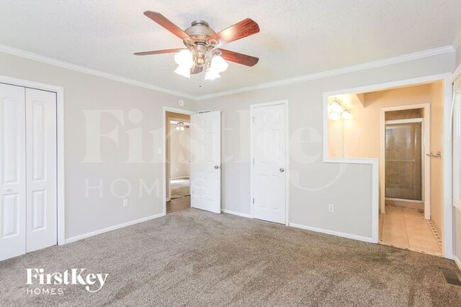 Building Photo - 3709 NE Chapel Dr