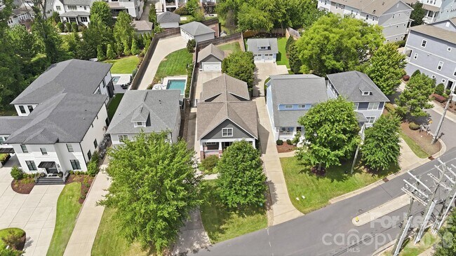 Building Photo - 404 Iverson Way