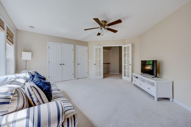 Building Photo - 4 Bedroom, 3.5 Bathroom Executive Home with Fenced Yard and 3 Car Garage.