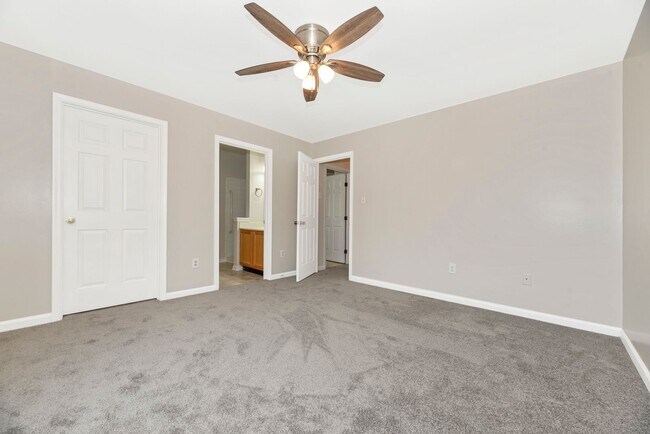 Building Photo - Beautifully Renovated Townhome in Walnut Ridge