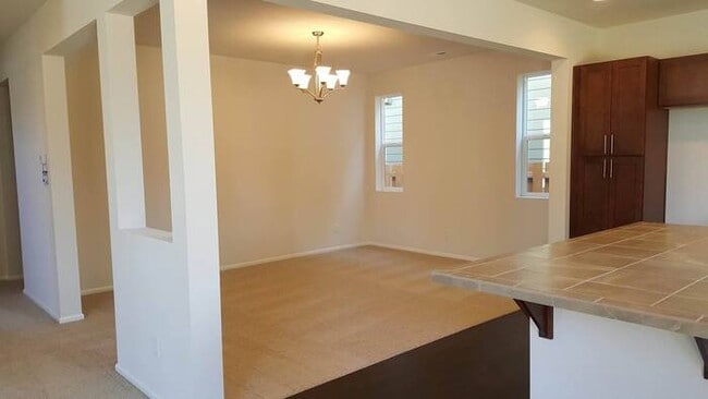 Building Photo - Large 4 bedroom home