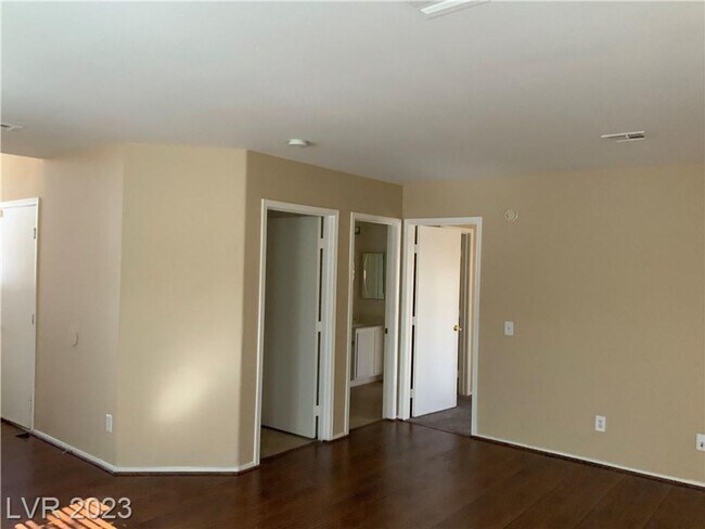 Building Photo - CHARMING SPLIT LEVEL HOME. FEATURING OPEN FAMILY ROOM