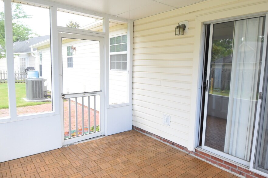 Building Photo - 4824 Weybridge Ln