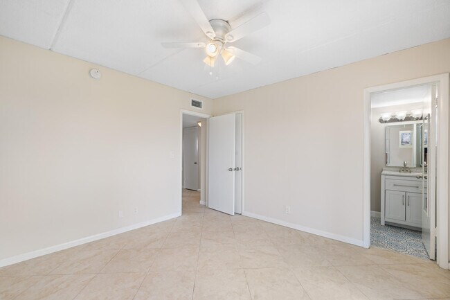 Building Photo - 4500 N Flagler Dr