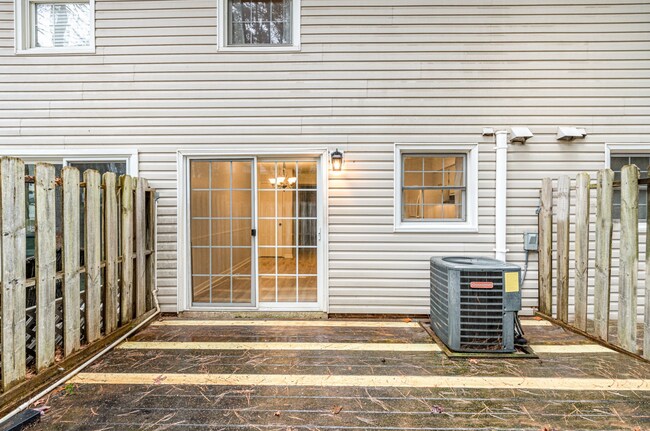 Building Photo - Beautifully Maintained 2-Bedroom Townhome in Desirable Cary Location