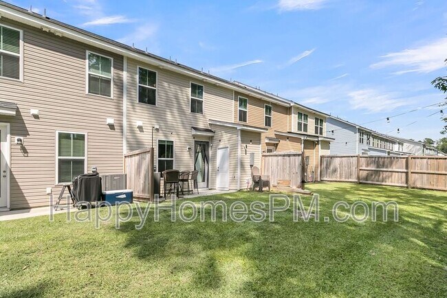 Building Photo - 523 Green Fern Dr