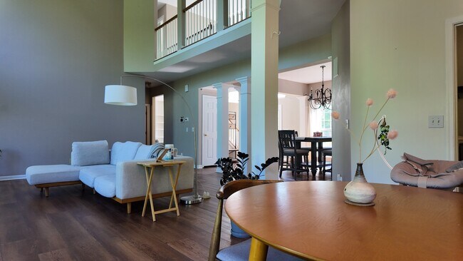 Building Photo - Spacious 4-Bed Gem with Balcony, Vaulted Ceilings, and Attached Garage in Loveland