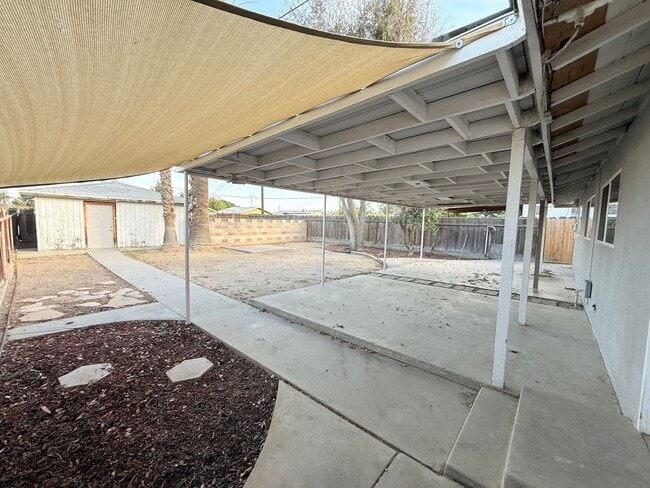 Building Photo - 606 Pierce St